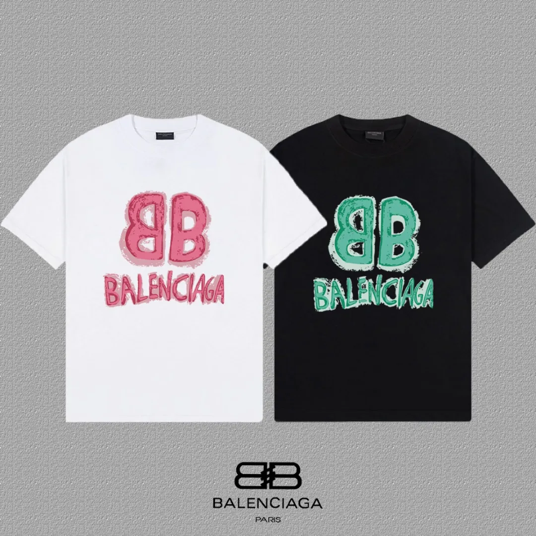 P80✨🔥 BALENCIAGA Paris lettering printed short-sleeved T-shirt. Custom-woven and dyed 300 grams of combed cotton heavyweight fabric. Zero color difference in threads. Perfect details. Different from the current currency version. Welcome to compare. Same Style for men and women. Must-sell in the picture above. Color: White Black Size: 1 2 3 4